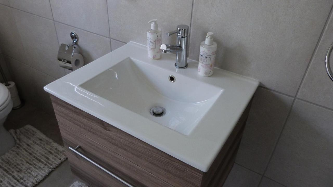 Settle Inn Self Catering Units โคลเชสเตอร์ ภายนอก รูปภาพ