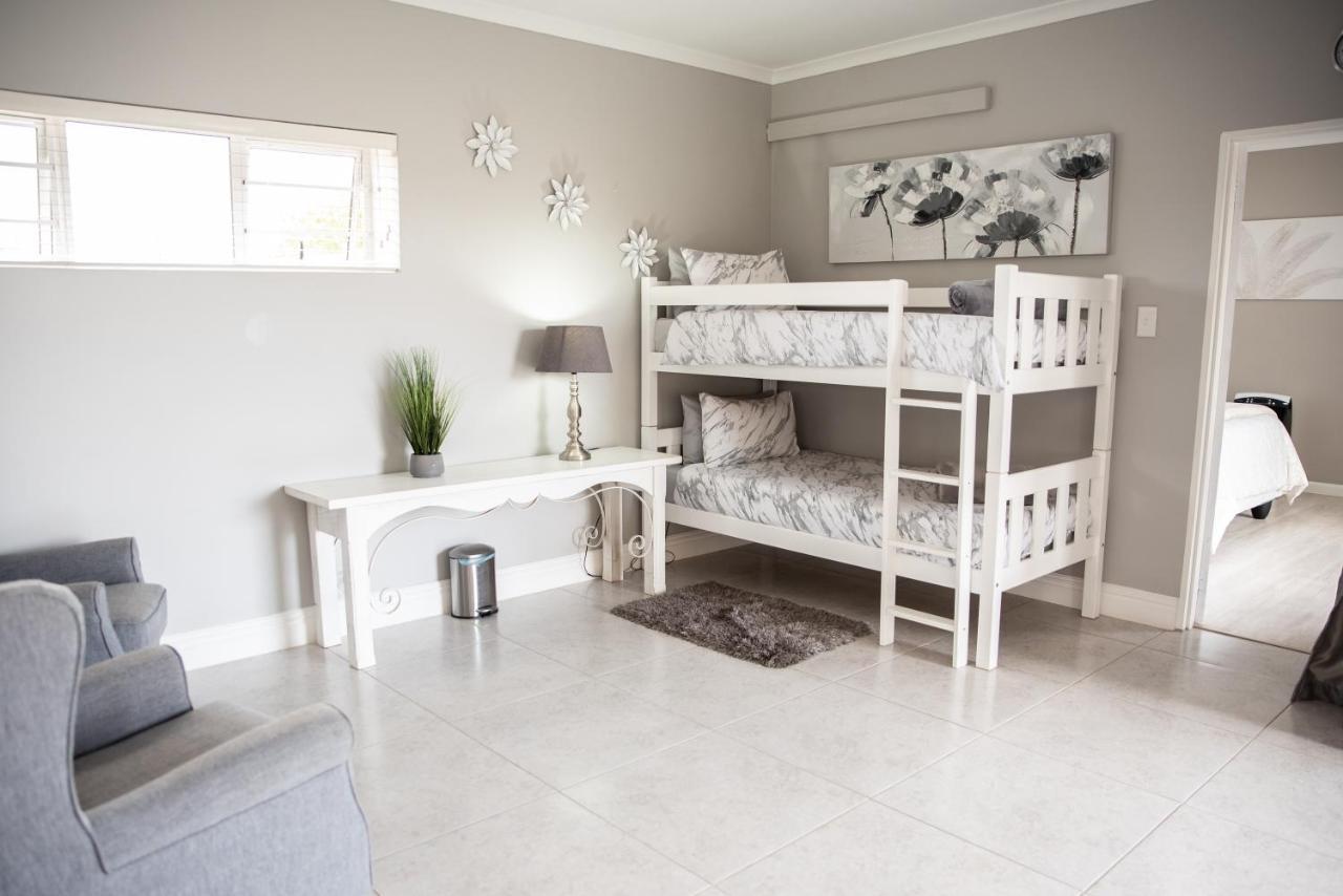 Settle Inn Self Catering Units โคลเชสเตอร์ ภายนอก รูปภาพ