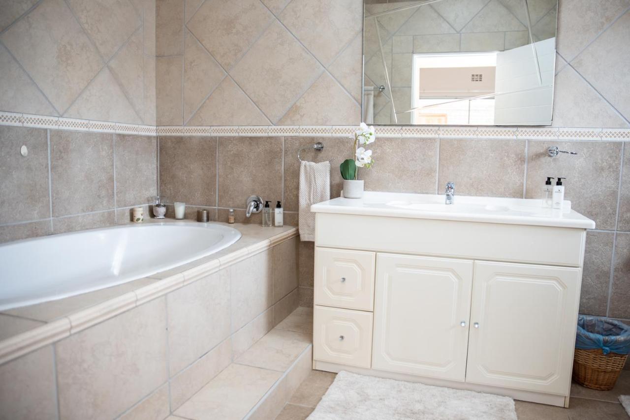Settle Inn Self Catering Units โคลเชสเตอร์ ภายนอก รูปภาพ